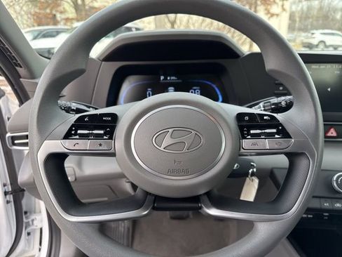 Certified 2025 Hyundai Elantra SE image 13
