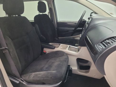 Used 2016 Dodge Grand Caravan SXT image 21