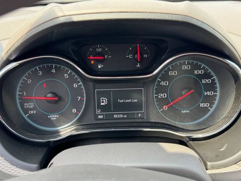 Used 2017 Chevrolet Cruze LT FWD image 17