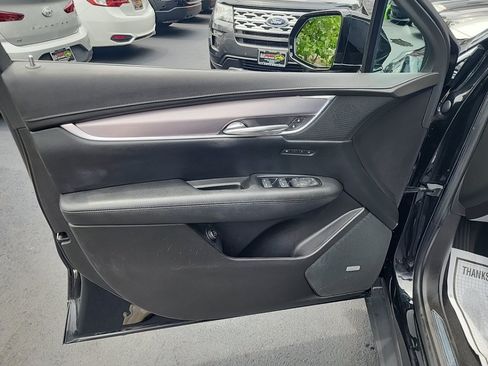 Used 2017 Cadillac XT5 Luxury w/ Driver Awareness Package AWD/4WD image 27