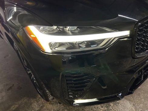 Certified 2025 Volvo XC60 B5 Plus image 5