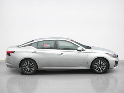 Certified 2023 Nissan Altima 2.5 SV image 2