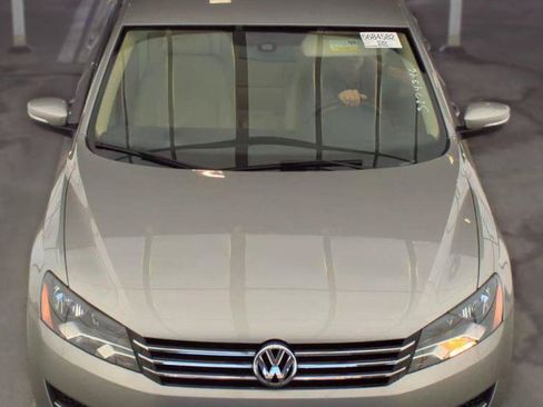 Used 2013 Volkswagen Passat 2.5 SE FWD image 2