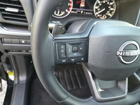 Used 2025 Nissan Rogue SV FWD image 21