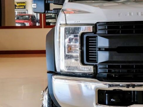 Used 2018 Ford F550 2WD Regular Cab Super Duty image 35