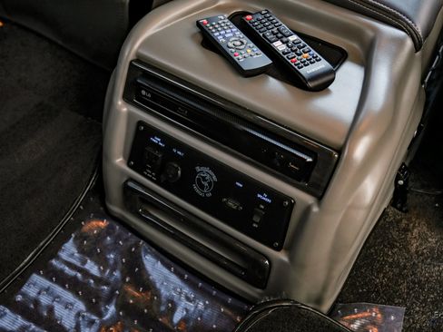 Used 2023 Chevrolet Express 2500 image 76