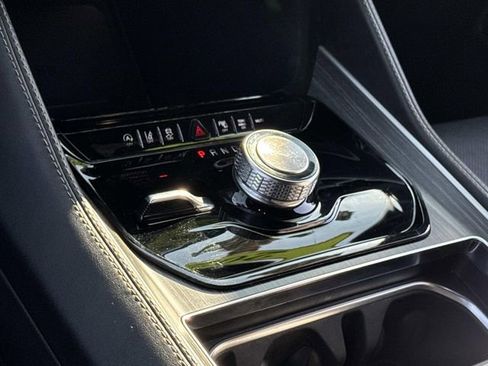 Used 2024 Jeep Wagoneer L Series II w/ Flexible Seating Group image 24