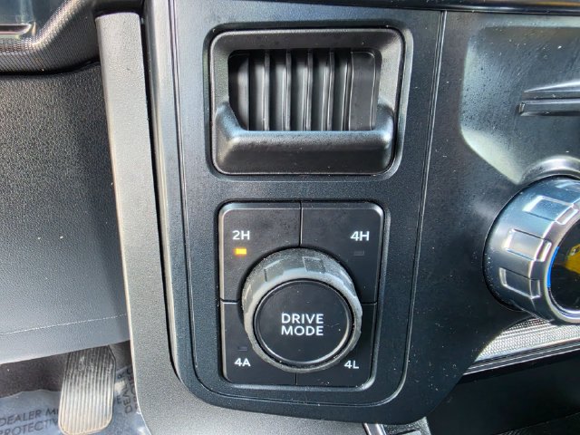 Used 2025 Ford F150 Lariat AWD/4WD image 27