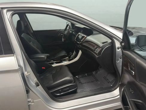 Used 2016 Honda Accord Touring image 22