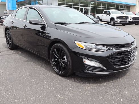 Used 2024 Chevrolet Malibu LT FWD image 2