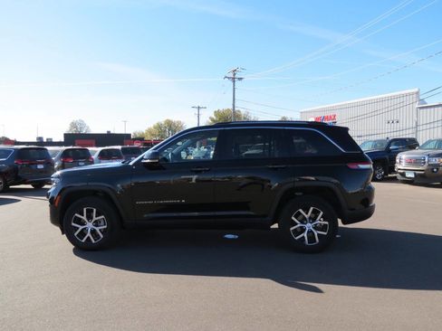 Used 2023 Jeep Grand Cherokee Limited image 8