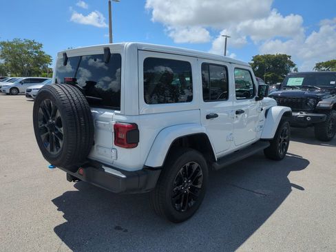 Used 2023 Jeep Wrangler Unlimited Sahara w/ Cold Weather Group AWD/4WD image 6