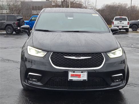 New 2026 Chrysler Pacifica Select image 4