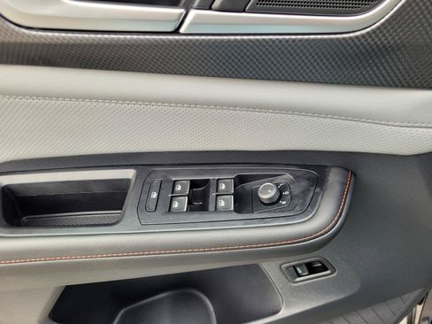 Certified 2025 Volkswagen Atlas Peak Edition SE AWD/4WD image 24