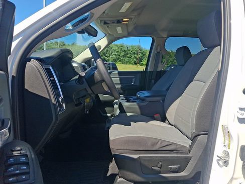 Used 2022 RAM 1500 Classic SLT AWD/4WD image 13