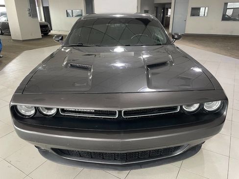 Used 2019 Dodge Challenger SXT image 2