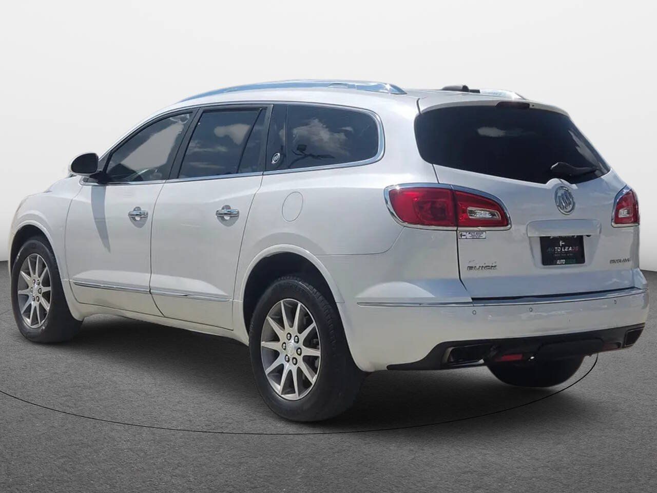 Used 2016 Buick Enclave Leather w/ Trailering Package FWD image 4