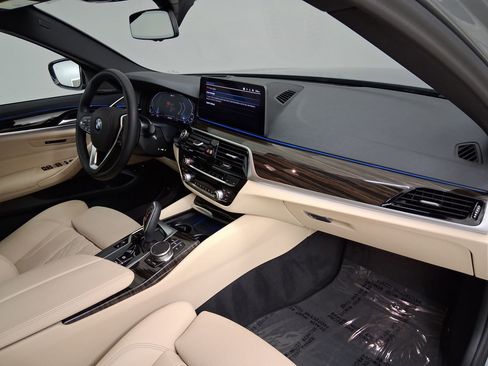 Used 2023 BMW 530e w/ Premium Package RWD image 37