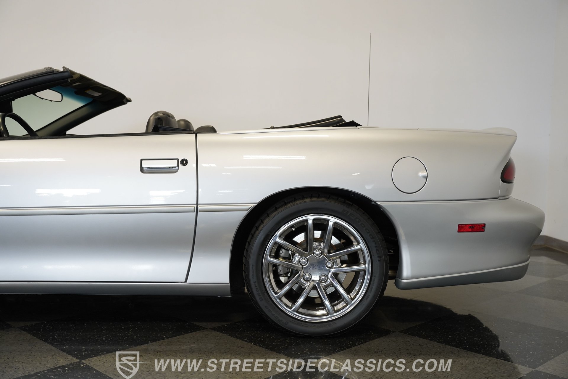 Used 2002 Chevrolet Camaro Z28 w/ SS Performance/Appearance Pkg RWD image 29