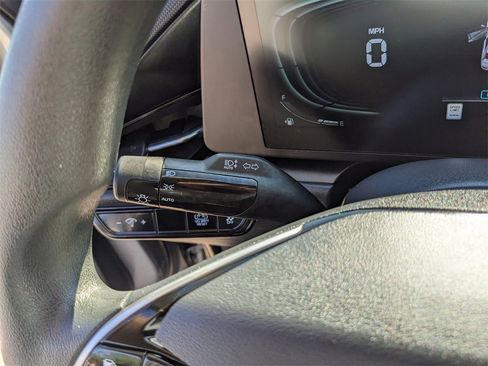 Certified 2025 Kia Niro LX image 32