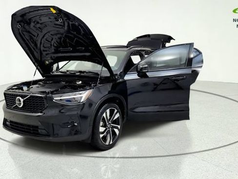 Used 2024 Volvo XC40 B5 Plus w/ Protection Package Premier AWD/4WD image 13
