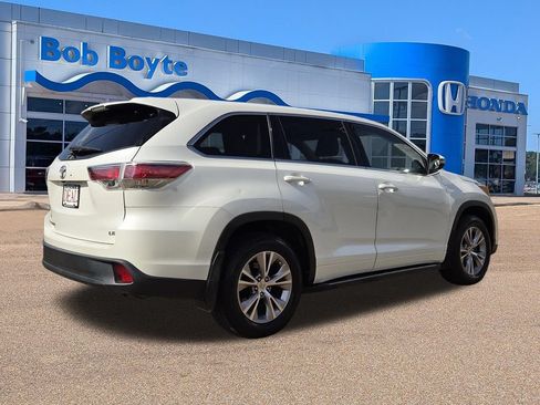 Used 2015 Toyota Highlander Plus FWD image 5