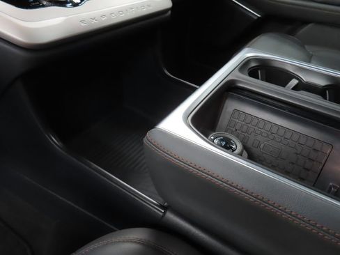 Used 2025 Ford Expedition Active image 29