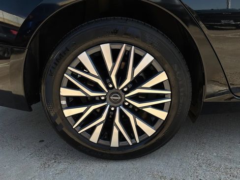 Used 2025 Nissan Altima 2.5 SV FWD image 9