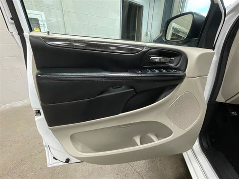 Used 2019 Dodge Grand Caravan SE FWD image 10