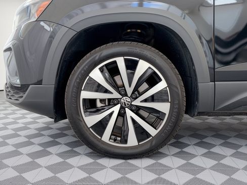 Used 2023 Volkswagen Taos SE w/ Panoramic Sunroof Package FWD image 13