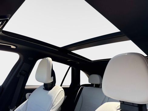 Certified 2023 Mercedes-Benz GLC 300 image 23