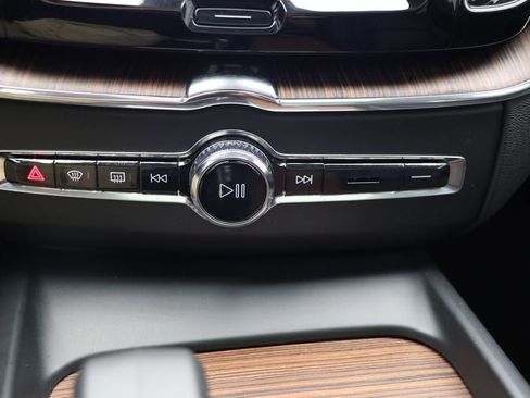 Used 2024 Volvo XC60 B5 Plus w/ Protection Package Premier image 23