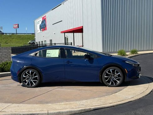New 2026 Toyota Prius Plug-In Hybrid FWD image 2