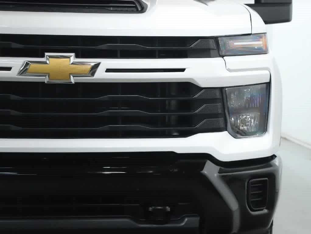 Used 2025 Chevrolet Silverado 2500 Custom w/ Custom Convenience Package AWD/4WD image 7