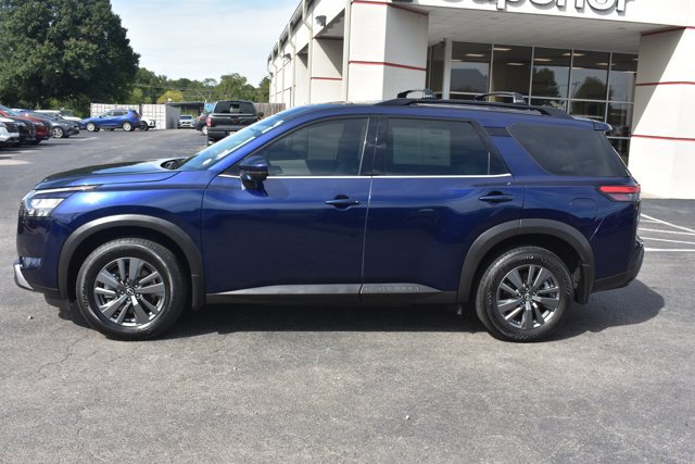 Used 2024 Nissan Pathfinder SV AWD/4WD image 9
