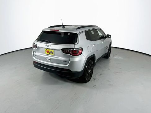 Used 2024 Jeep Compass Latitude AWD/4WD image 9