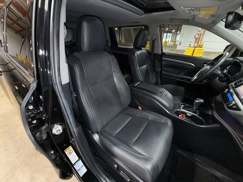 Used 2019 Toyota Highlander Limited AWD/4WD image 16