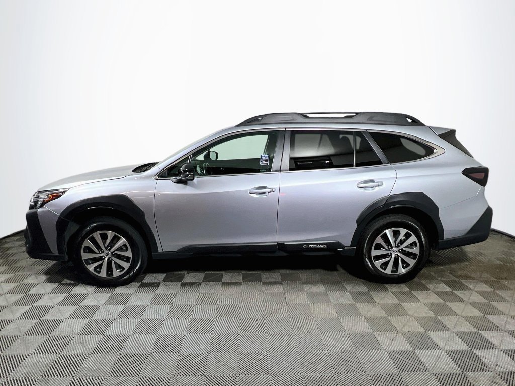 Used 2024 Subaru Outback Premium AWD/4WD image 4