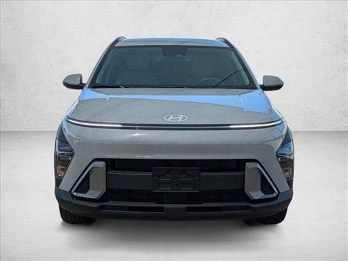 Used 2025 Hyundai Kona SEL FWD image 2