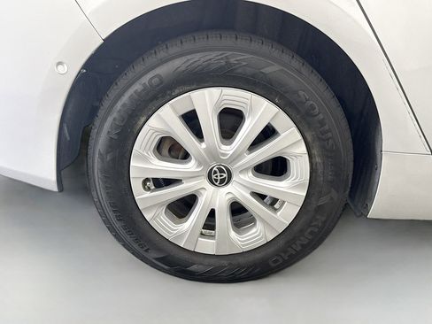 Used 2021 Toyota Prius LE FWD image 33