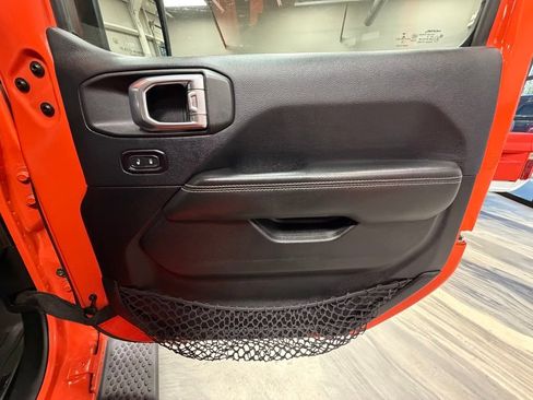 Used 2018 Jeep Wrangler Unlimited Sahara w/ Cold Weather Group AWD/4WD image 43