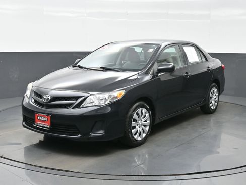 Used 2012 Toyota Corolla LE FWD image 2
