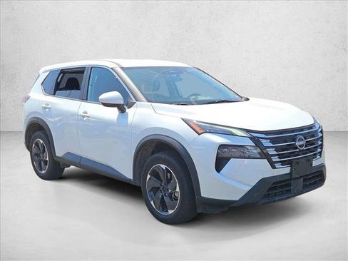 Used 2024 Nissan Rogue SV FWD image 2