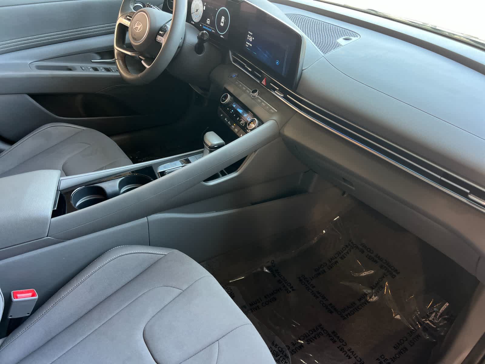 Certified 2025 Hyundai Elantra SEL FWD image 16