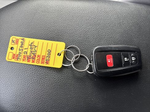 Used 2021 Toyota RAV4 XLE image 28