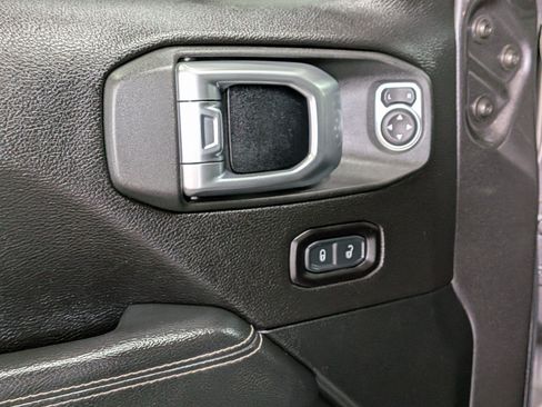 Used 2020 Jeep Gladiator Overland AWD/4WD image 16