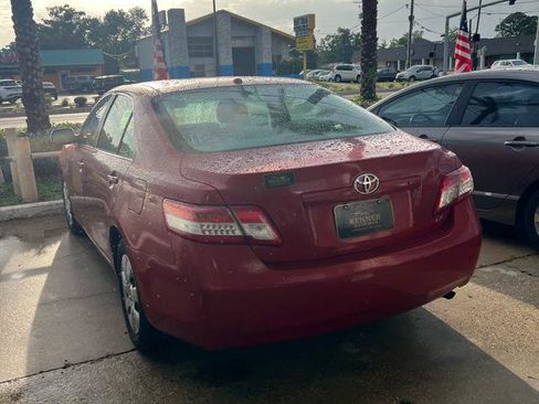 Used 2010 Toyota Camry SE FWD image 4