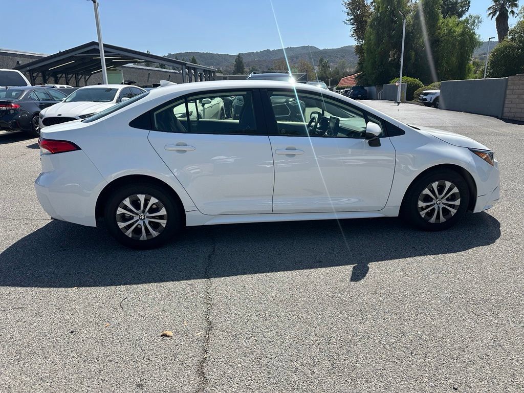 Used 2022 Toyota Corolla LE w/ Carpet Mat Package (TMS) FWD image 5