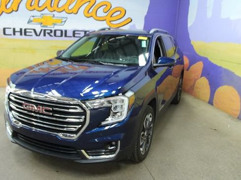Used 2023 GMC Terrain SLT w/ Tech Package AWD/4WD image 4