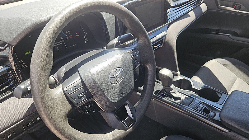 Used 2025 Toyota Camry LE AWD/4WD image 18
